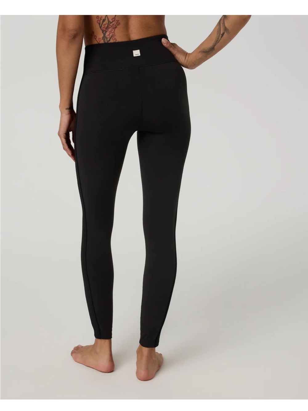 Vuori Skyline Legging in Black - Picture 8 of 9